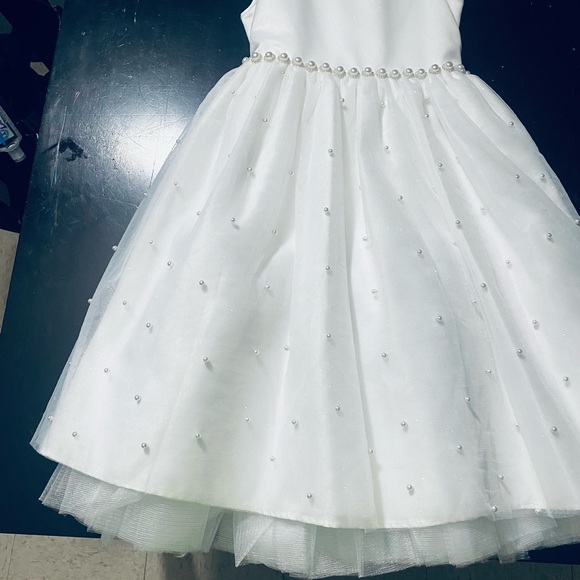 White with pearls no rips no snacks never been used - Picture 3 of 3